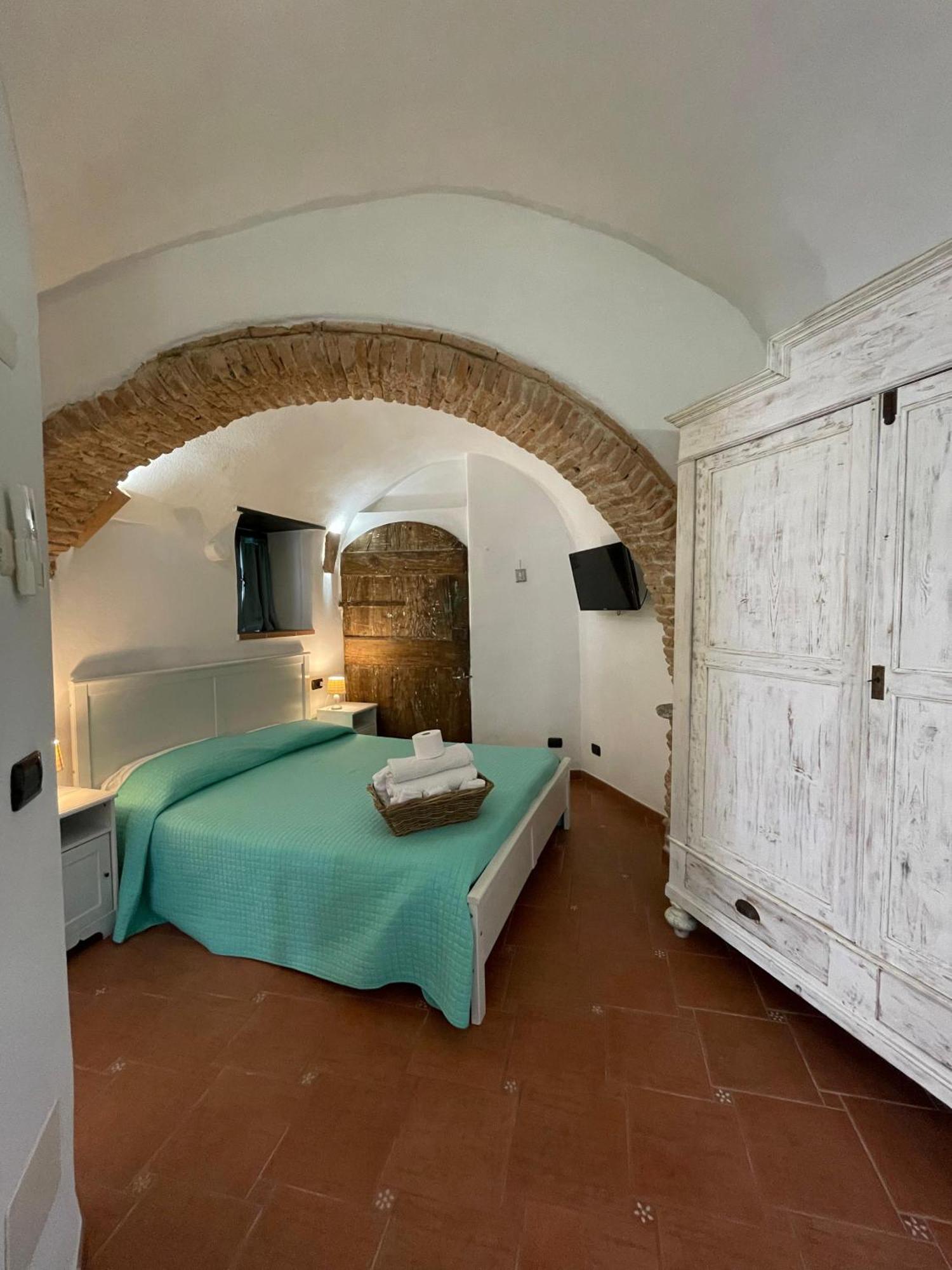 Ca' Du Batan Bed & Breakfast Spotorno Room photo