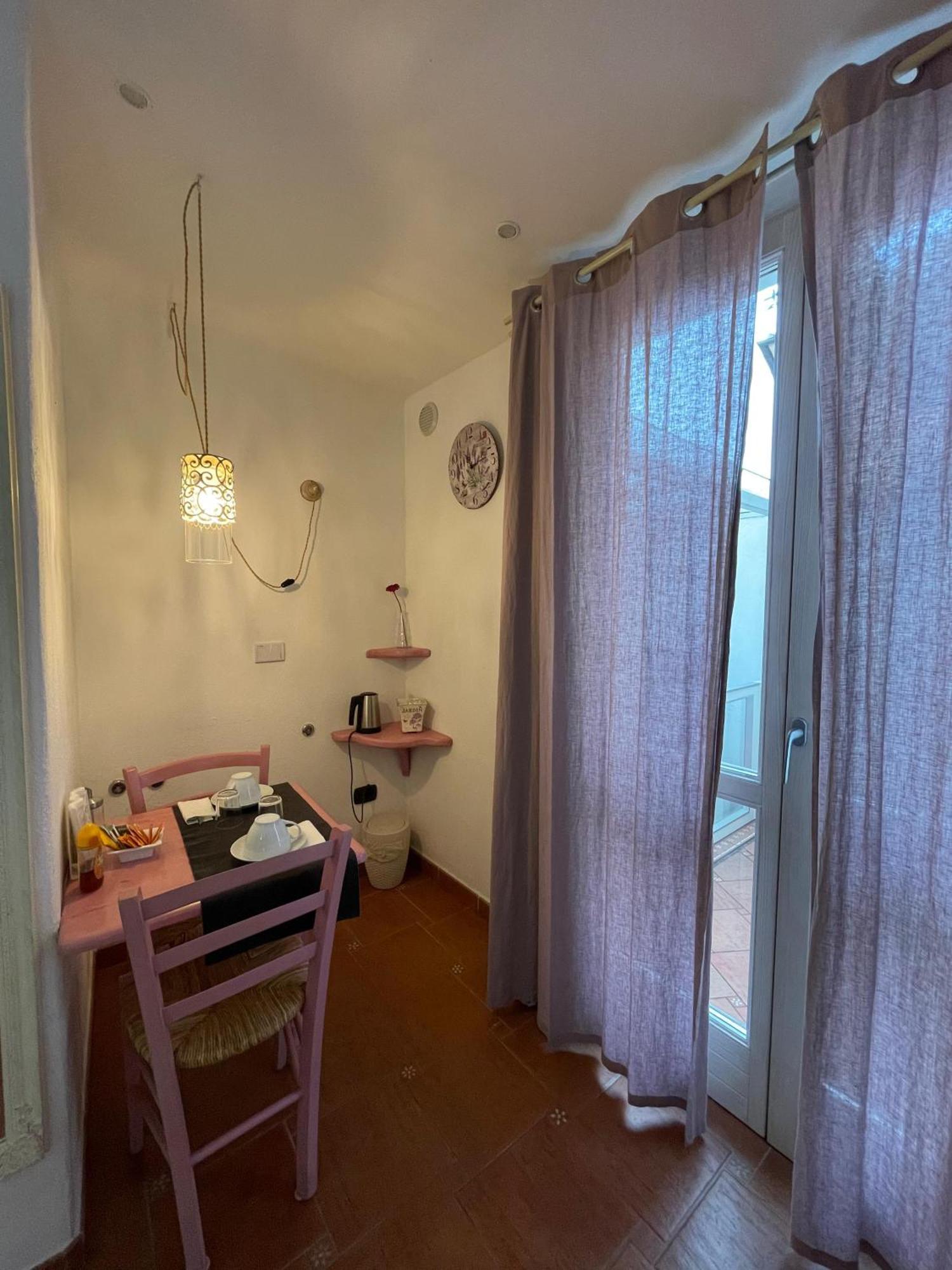 Ca' Du Batan Bed & Breakfast Spotorno Exterior photo