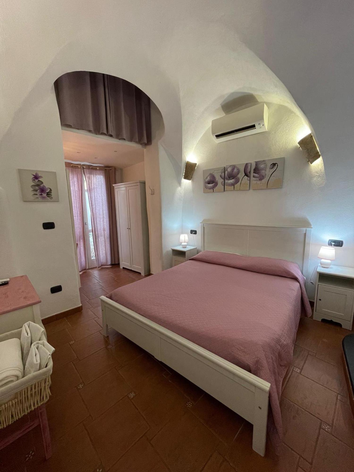 Ca' Du Batan Bed & Breakfast Spotorno Room photo